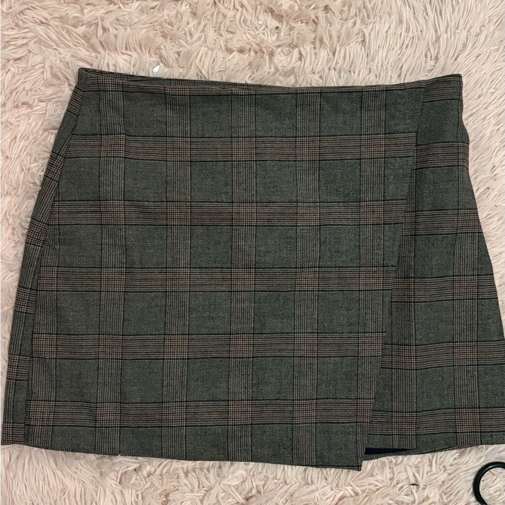Old Navy Checkered Mini Skirt in Black and Gray